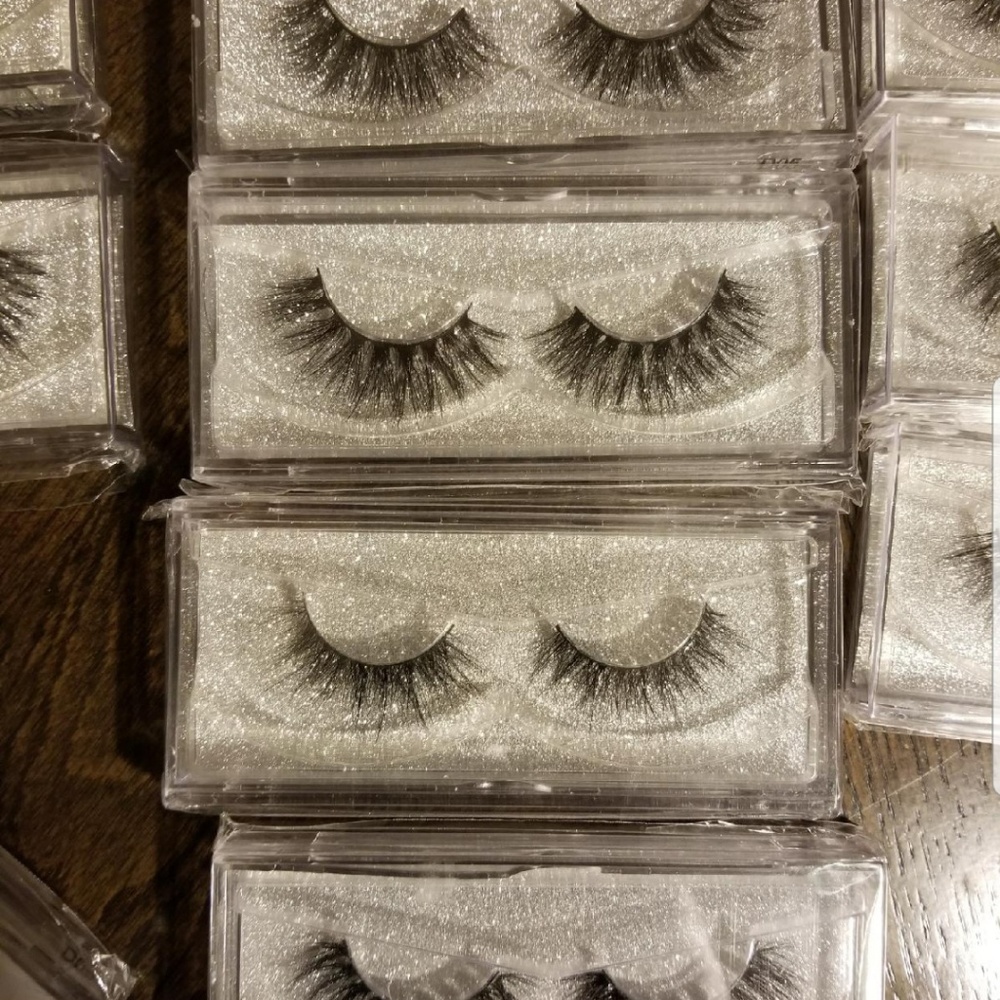 Lashes - Picture 2 of 4